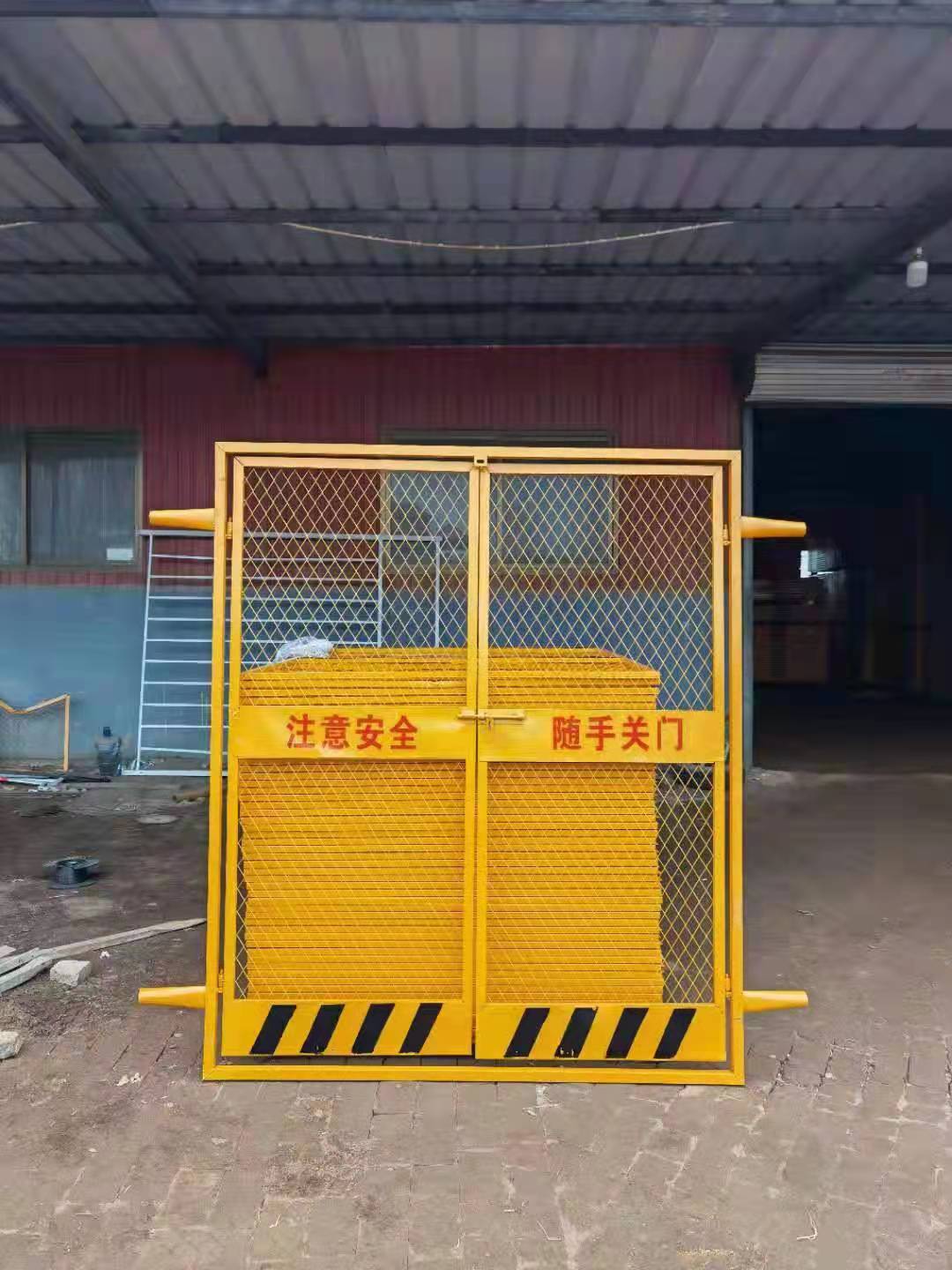 电梯防护门 