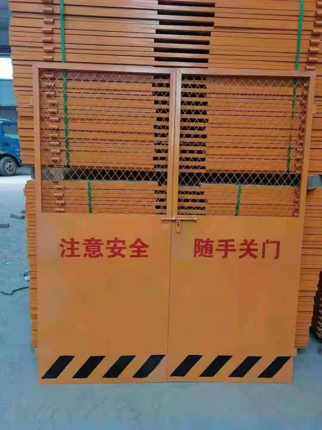 电梯防护门 